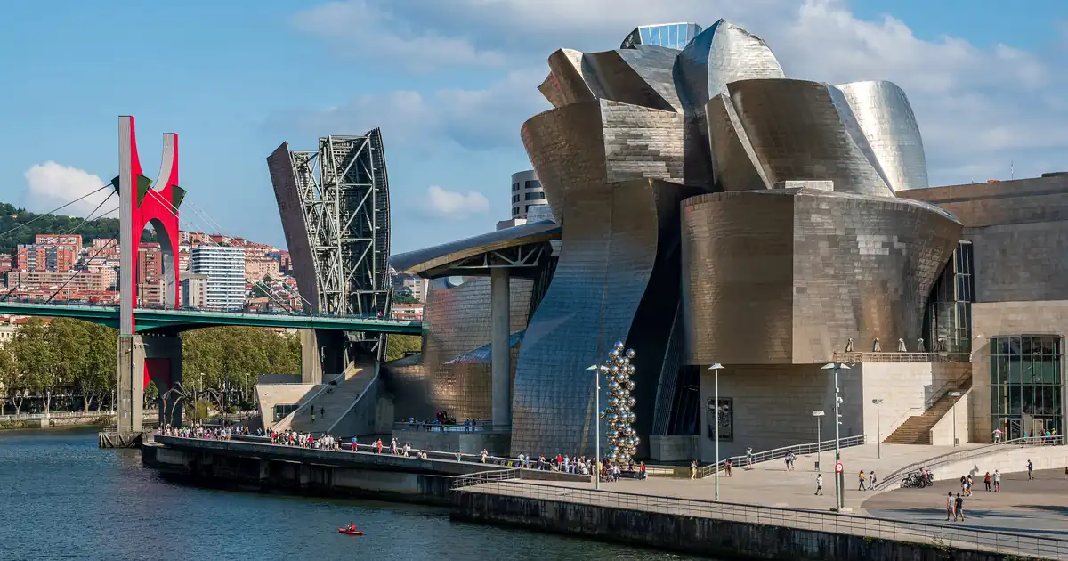 Museo Guggenheim -- 2021 -- Bilbao, Euskadi, España — Pais Vasco