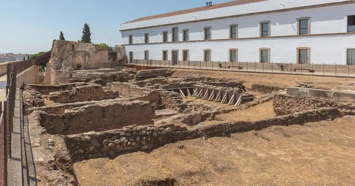 Excavaciones, la Alcazaba, Badajoz, España, 2020-07-22, DD 42