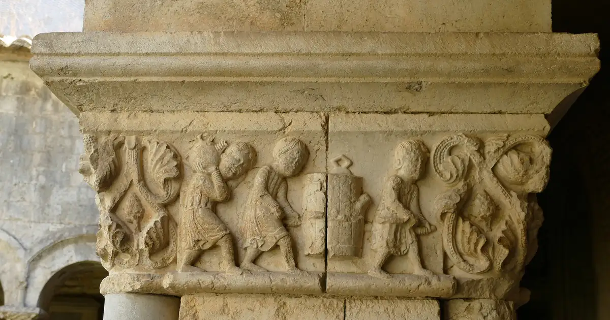 Capital of the cloister of Catedral de Girona 09